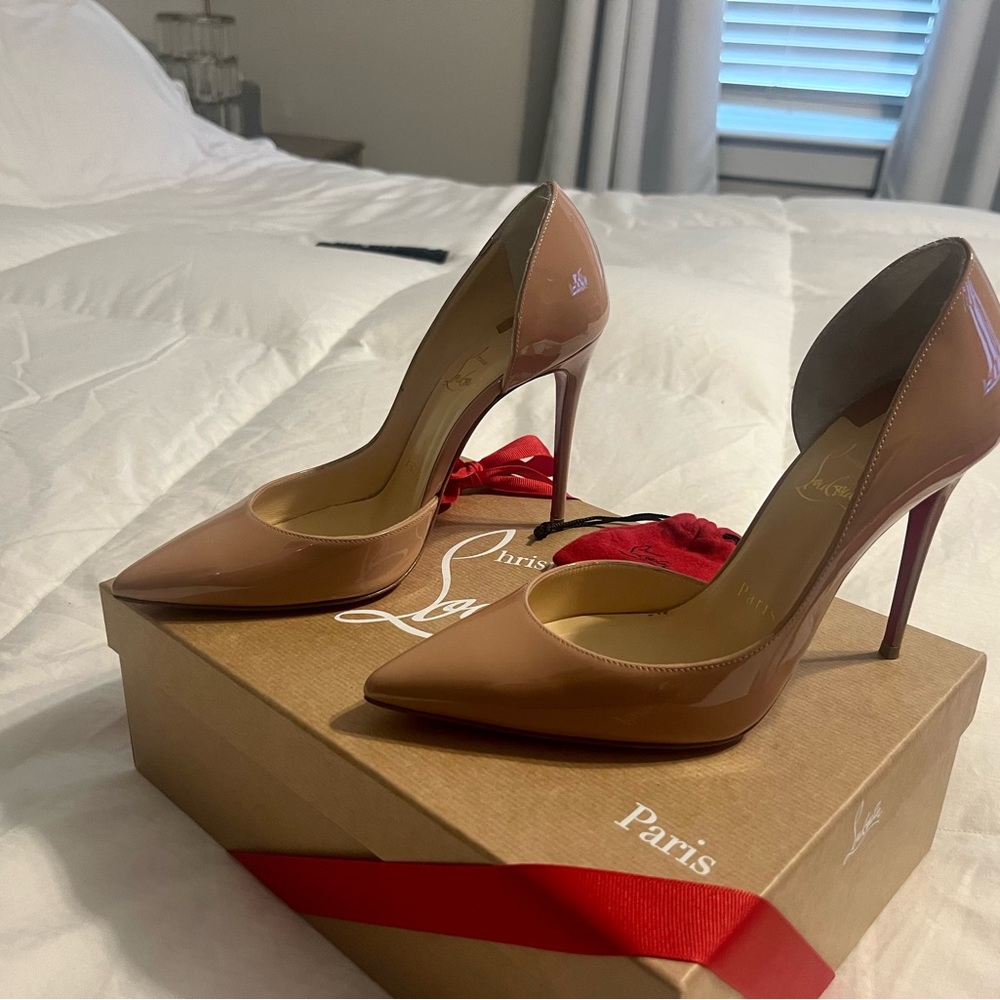 Christian Loubotin 6” Stiletto’s Size 35.5 (5.5) only worn twice (2)..
